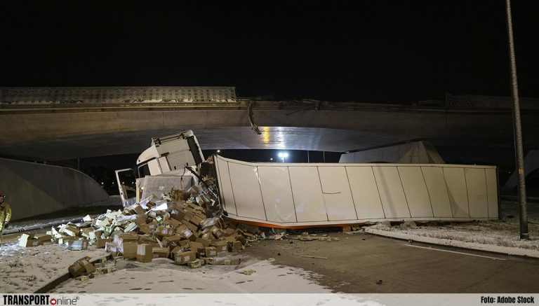 Vrachtwagen van viaduct N69 naar beneden gestort [+foto’s]