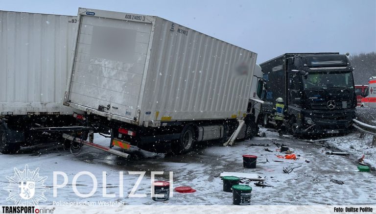 Vrachtwagen in de slip; aanrijding met 18 voertuigen