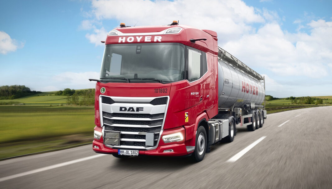 165 DAF XG voor Hoyer