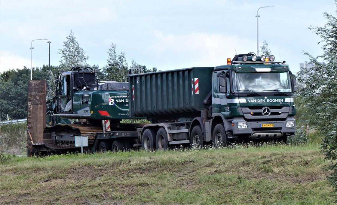VAN DEN BOOMEN