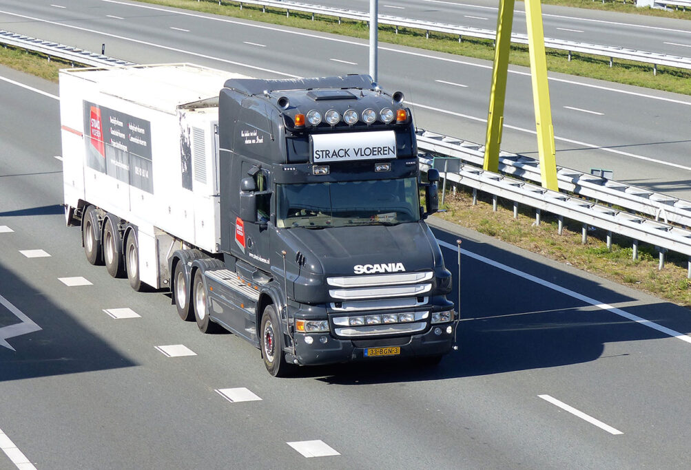 STRACK VLOEREN STRACK VLOEREN