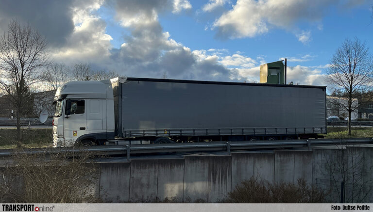 Vrachtwagenchauffeur door werkgever gedwongen om over rijtijd heen te gaan, verplichte pauze
