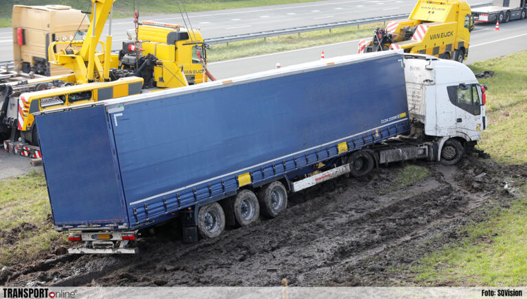 Vrachtwagen van de weg langs A4 [+foto]