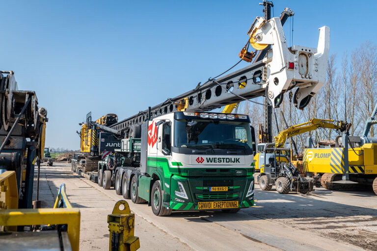 Nieuwe Volvo FM zwaartransport trekker voor Westdijk Exceptioneel Transport