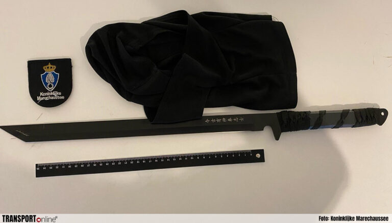 14-jarige jongen met zwaard aangehouden op Schiphol