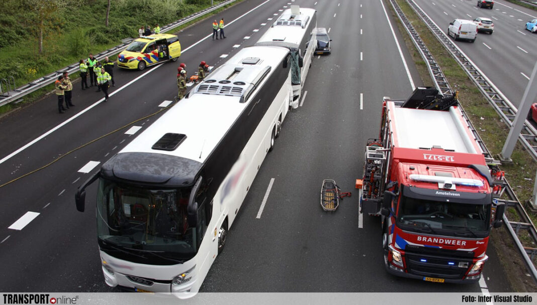 aanrijding touringcars A10