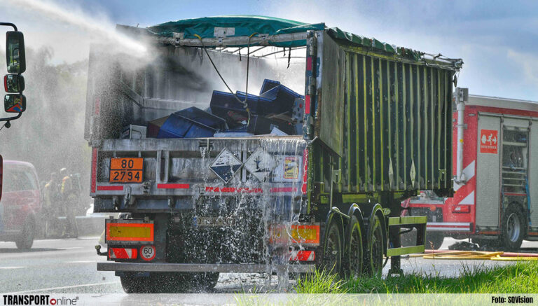 Trailer met accu’s in brand op A67 [+foto]
