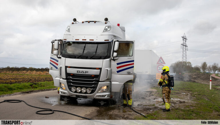 Vrachtwagen in brand in Wouwse Plantage [+foto]