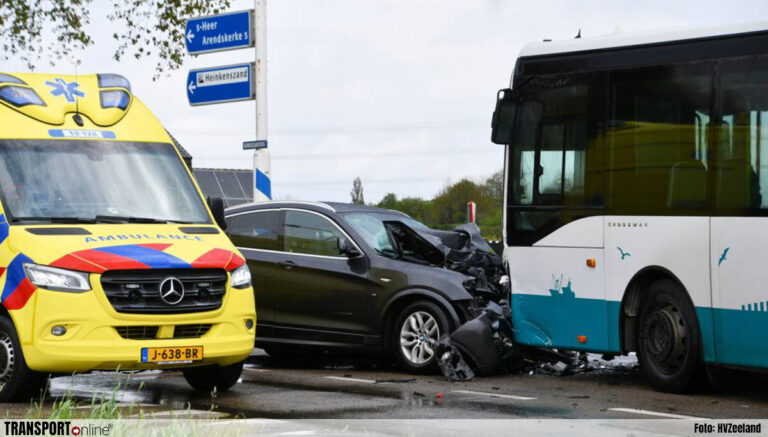 Dode bij botsing met lijnbus in Heinkenszand [+foto]