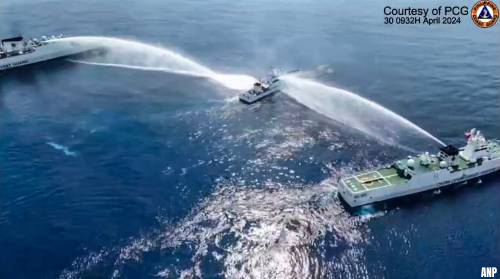 China verdrijft schepen Filipijnse kustwacht met waterkanon