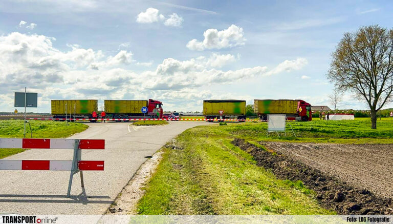 Dode bij zeer ernstig ongeval tussen auto en vrachtwagen in Lelystad [+foto]