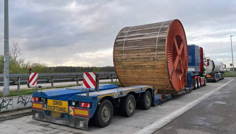 Veel mis met exceptioneel transport  op de Duitse A5 [+foto]