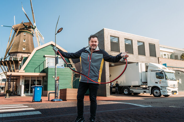 1 april: Frans Duijts blijft gewoon lekker zingen maar gaat zich wel inzetten voor chauffeursvak