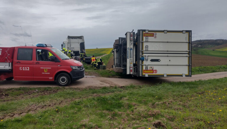 Vertrouwen op navigatie resulteert in gekantelde oplegger [+foto]