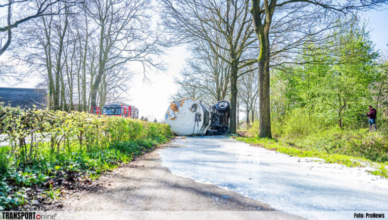Melktrailer losgekomen van trekker op N358 [+foto’s]