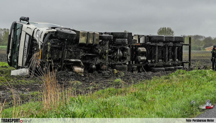 Vrachtwagen gekanteld A37