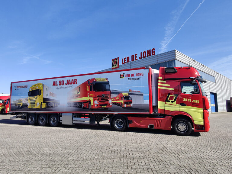 Nieuwe speciale jubileum-trailer voor Leo de Jong Transport