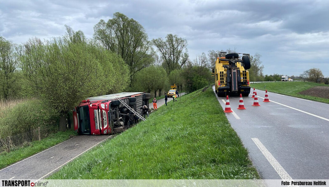 Gekantelde vrachtwagen Leuth