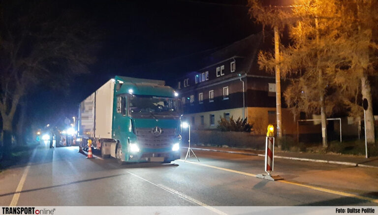 Duitse politie ontdekt 28 migranten in vrachtwagen [+foto’s]