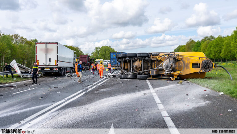 Twee gewonden bij ongeval met drie vrachtwagens op A59 [+foto’s&video]