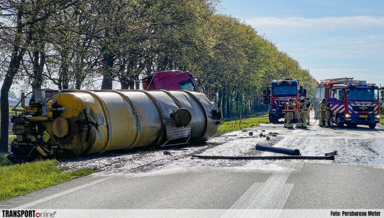 Vrachtwagen gedeeltelijk gekanteld na aanrijding met auto op N381 [+foto]