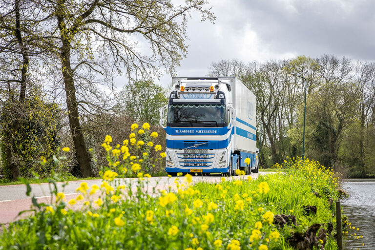 Spruijt Transport vergroot het laadvolume met Volvo FH X-Low-trekker met megatrailer
