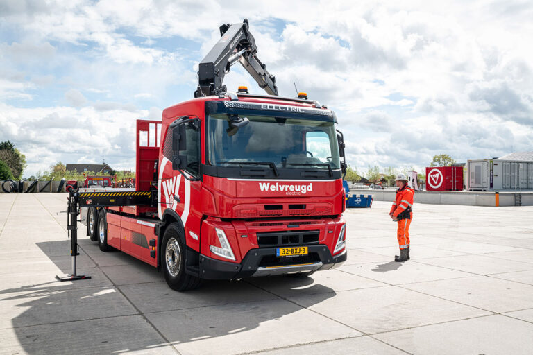 Welvreugd levert energie elektrisch met Volvo FMX Electric kraanauto