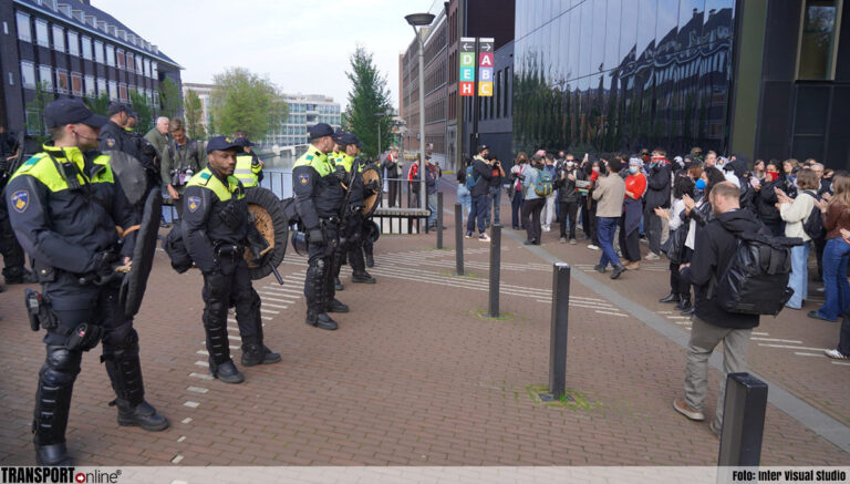 Opnieuw veel politie op de been in Amsterdam vanwege demonstratie bij Roeterseilandcampus [+foto’s]