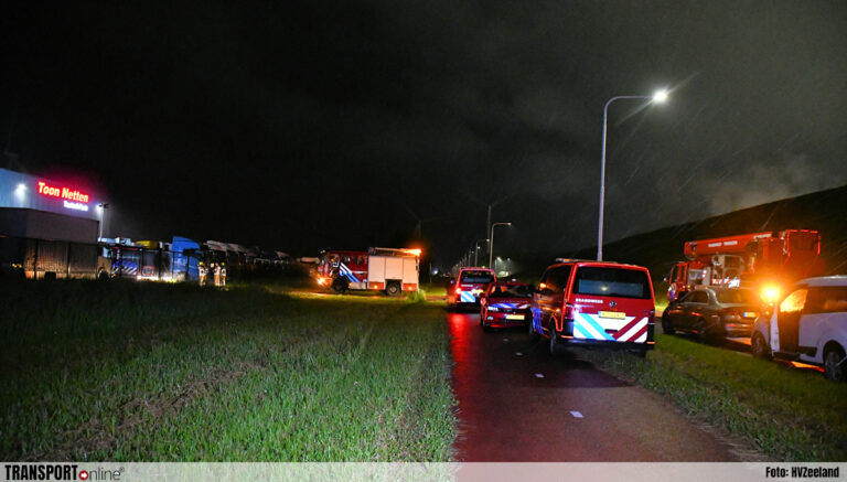 Vrachtwagenwrakken uitgebrand bij bedrijf in Terneuzen [+foto]