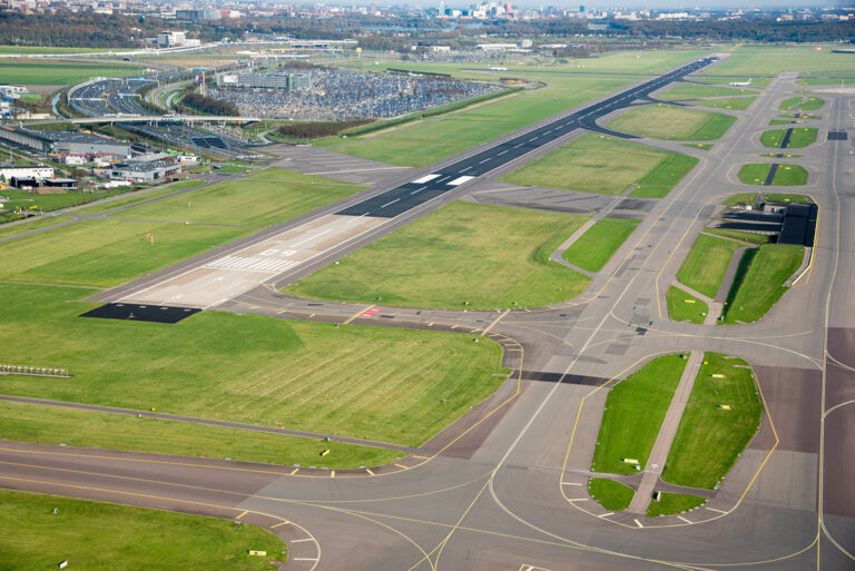Buitenveldertbaan tussen 13 en 22 mei buiten gebruik voor onderhoud