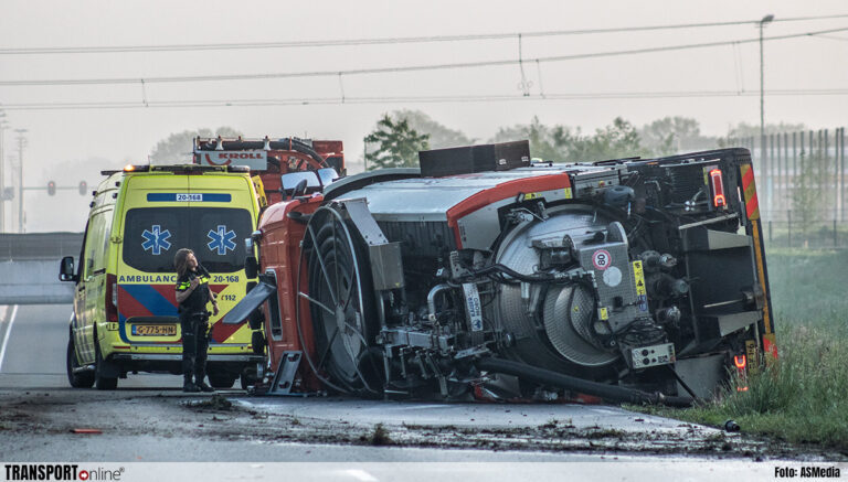 Vrachtwagen gekanteld na aanrijding met auto op N260 [+foto’s]