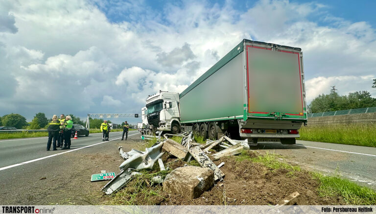 Vrachtwagenchauffeur om het leven gekomen na ernstig eenzijdig ongeval op A15 [+foto]