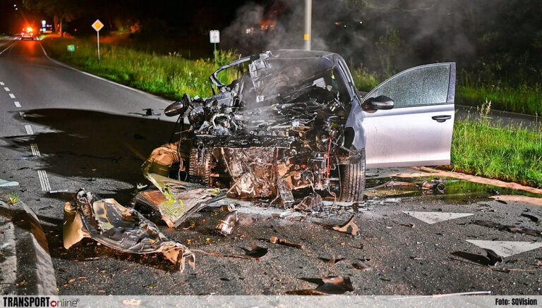 Aanrijding auto en vrachtwagen op N69, bestuurder gaat er vandoor [+foto’s]