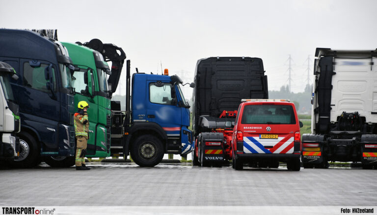 Vrachtwagenchauffeur onwel geworden bij bedrijf in Goes [+foto]