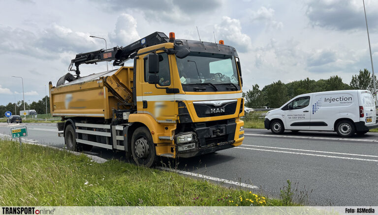 Auto te water na aanrijding met vrachtwagen op N420 [+foto’s]