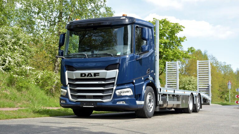 De DAF XD 410 oprijwagen: lage vloer, hoog laadvermogen