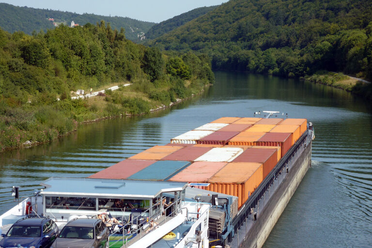 Lage waterstand Donau hindert scheepvaart