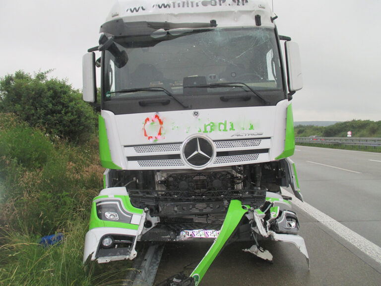 Dronken vrachtwagenchauffeur veroorzaakt twee ongevallen op Duitse A9 [+foto’s]