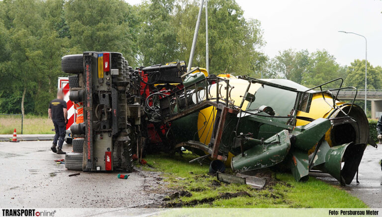 Vrachtwagen gekanteld in Beilen [+foto]
