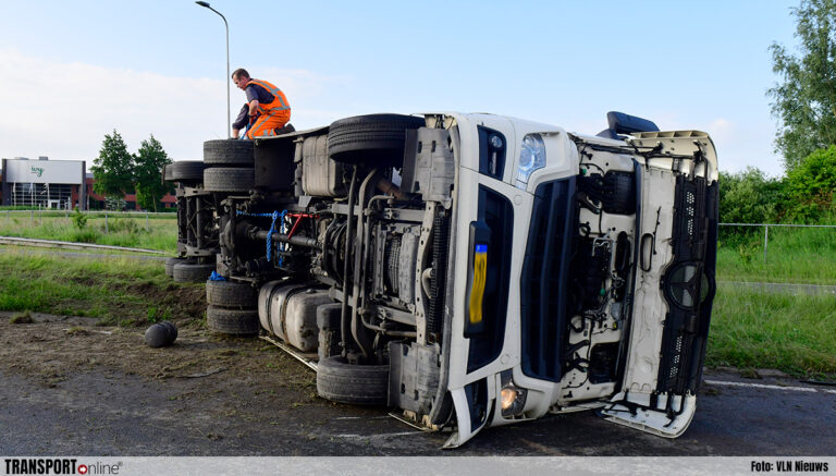 Vrachtwagen gekanteld op N201 [+foto’s]
