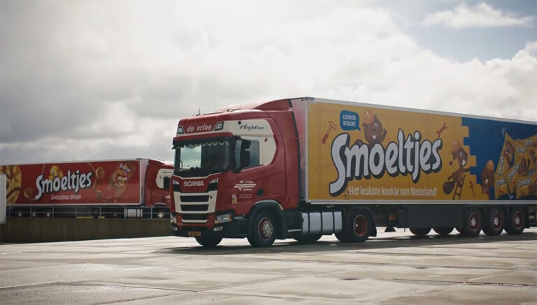 Hellema-Hallum en De Vries en Zn. vieren 50-jarig jubileum met bijzondere bedrukking trailers [+video]