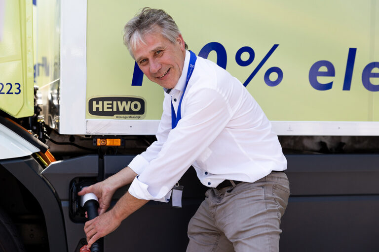 Cornelissen Groep opent geavanceerd laadplein voor elektrische vrachtwagens in Tilburg