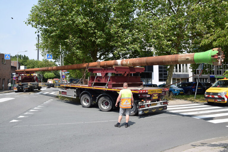 Exceptioneel Transport blokkeert weg in Naaldwijk [+foto’s]