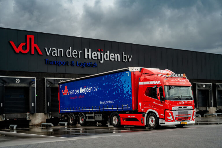 Van der Heijden levert CO2 neutraal met Volvo FM Electric trekkers
