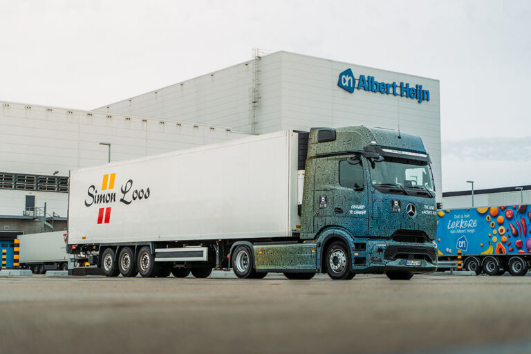 Simon Loos test als eerste logistiek dienstverlener de eActros 600