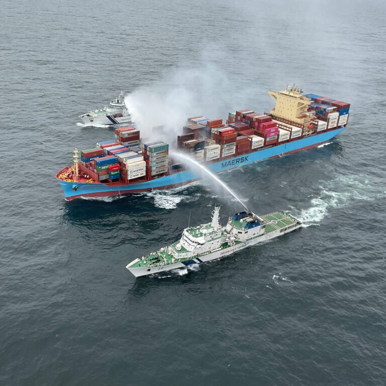 Al zes dagen brand op Maersk Frankfurt, één persoon omgekomen [+foto’s&video]