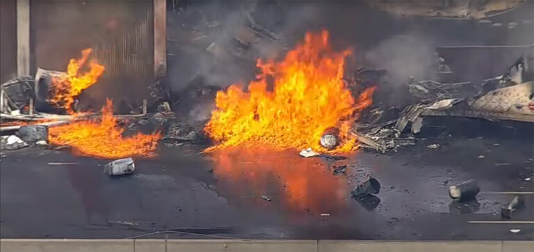 Vrachtwagenchauffeur dood aangetroffen na explosie op snelweg in New Jersey [+video]