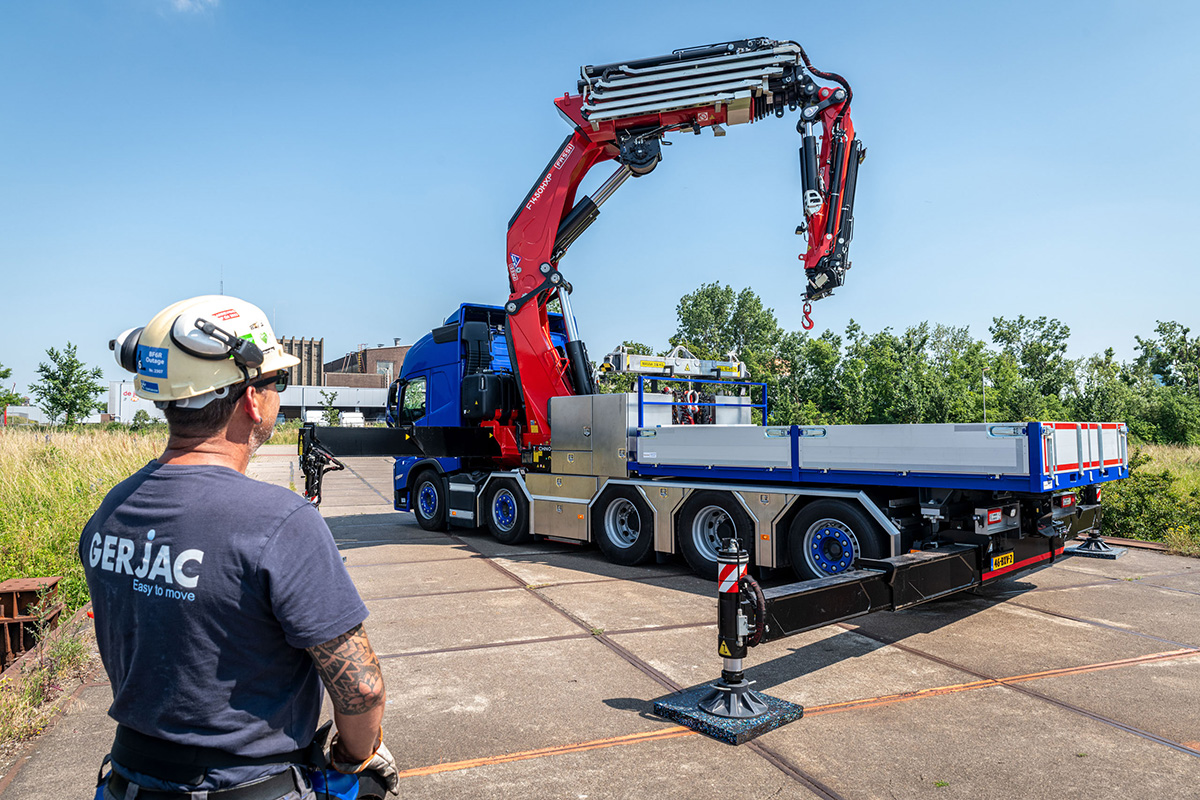De sterkste ooit voor Gerjac: nieuwe Volvo FM met 145 tonmeter autolaadkraan