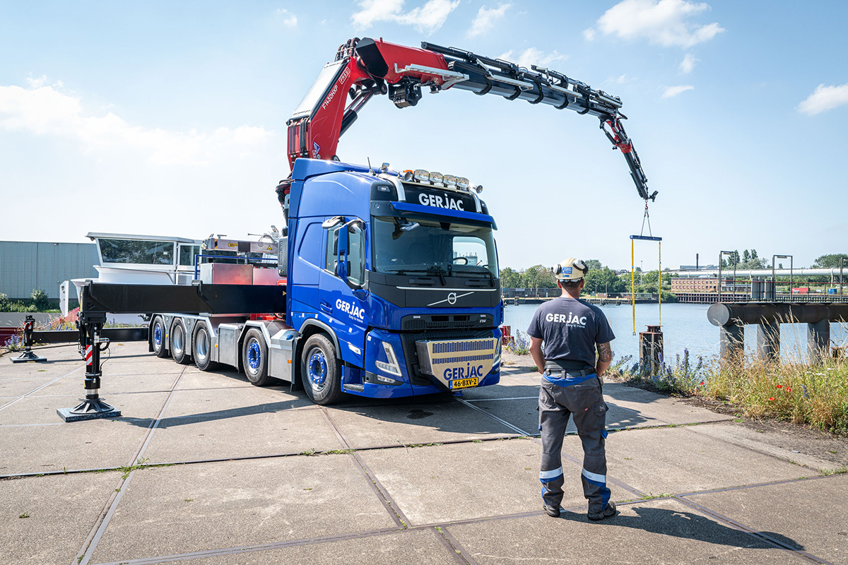 De sterkste ooit voor Gerjac: nieuwe Volvo FM met 145 tonmeter autolaadkraan