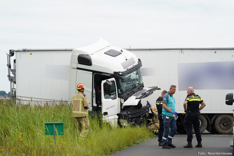 Vrachtwagen geschaard op A37 [+foto]